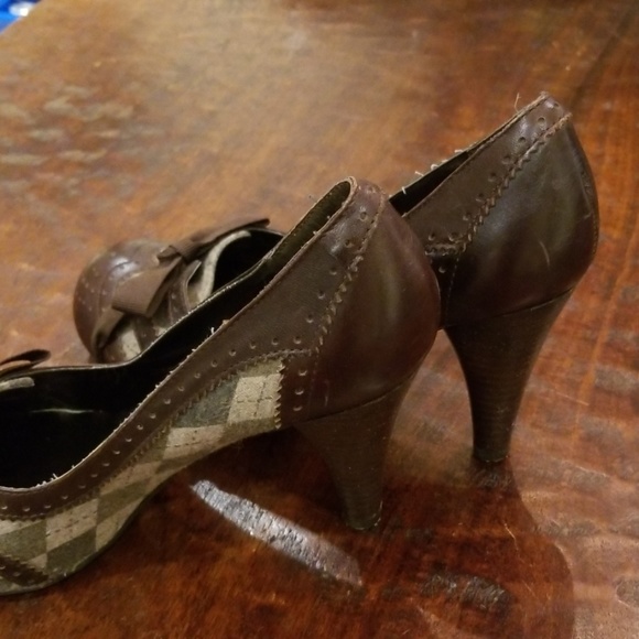 Kenneth Cole Tribeca Plaid Heels - Picture 3 of 7